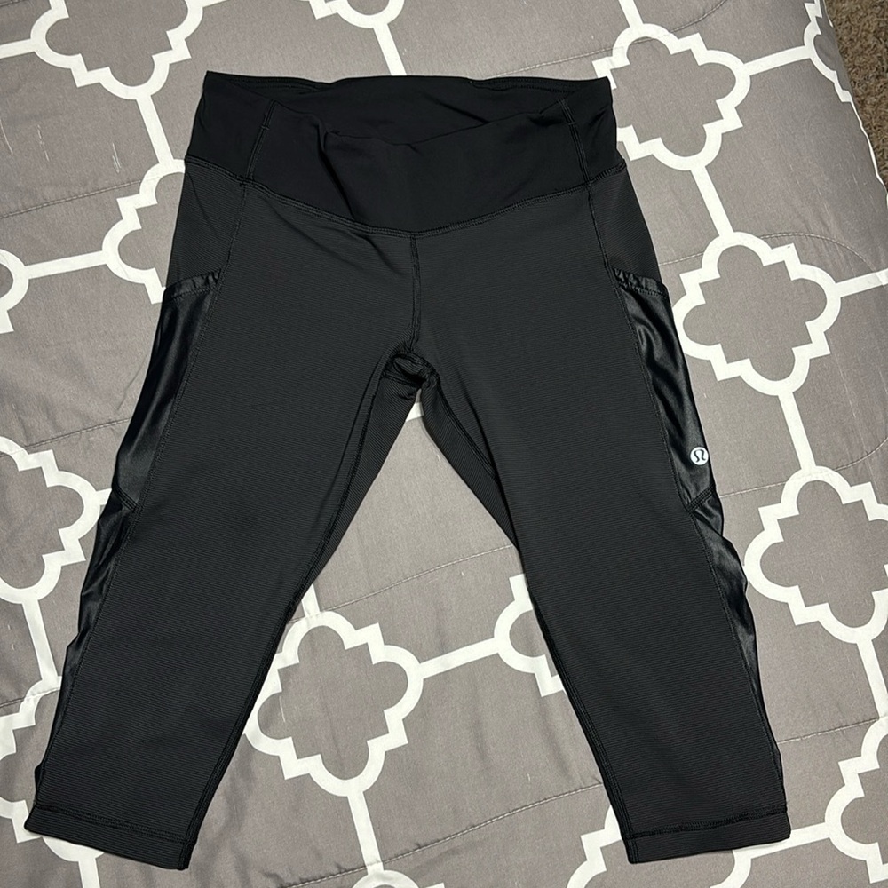 Lululemon Women’s Legging Cut The Crop Pants Black Faux Leather Mid Rise size 8